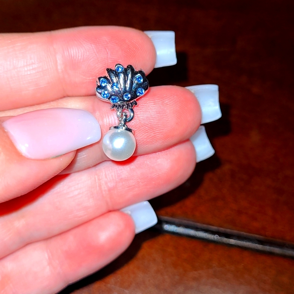 Seashell Charm - Picture 4 of 5